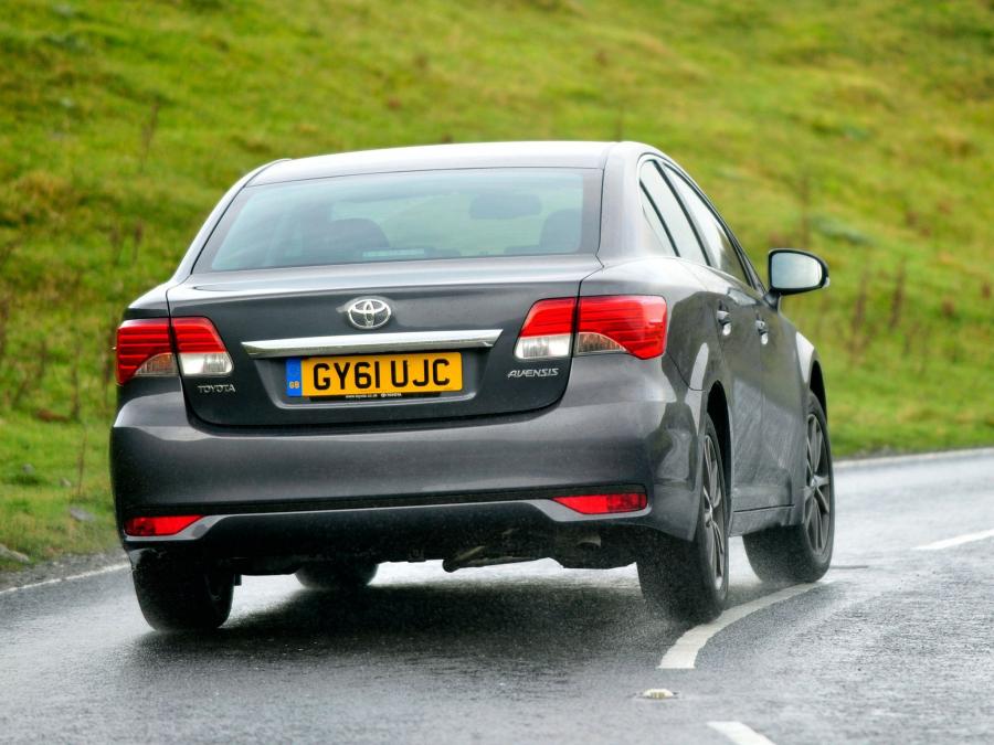  Toyota Avensis Sedan (T270) 2011 года  (UK) (фото 5 из 18)